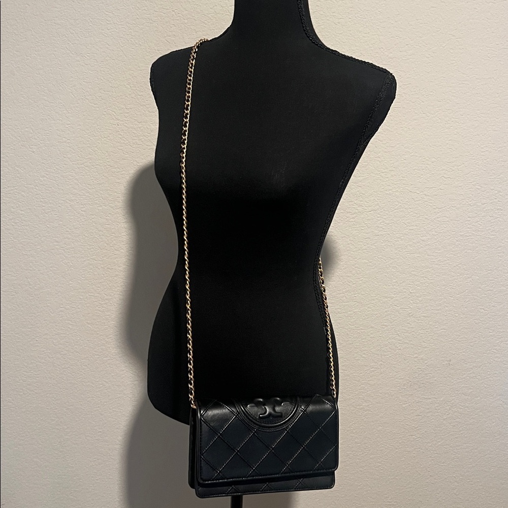 Tory Burch Fleming Quilted Leather Wallet on Chain Crossbody - Picture 2 of 8
